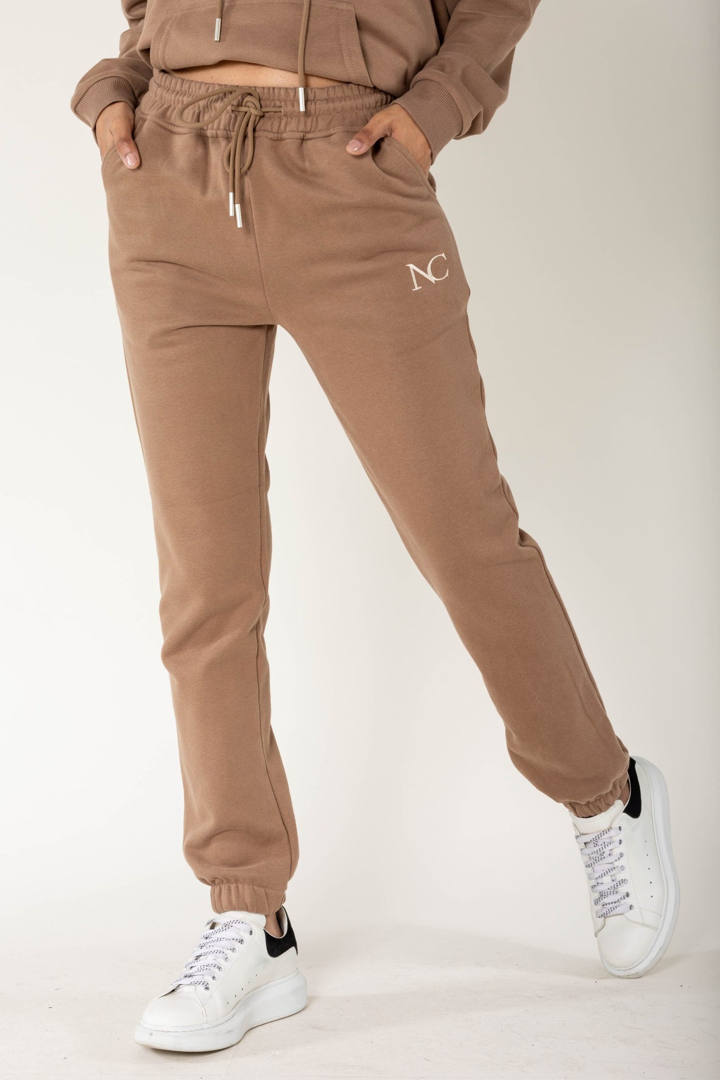 Nina Carter | Dames | Huispak - Jogging pak | aangesloten pijpen | 2 delig | Bruin- Taupe