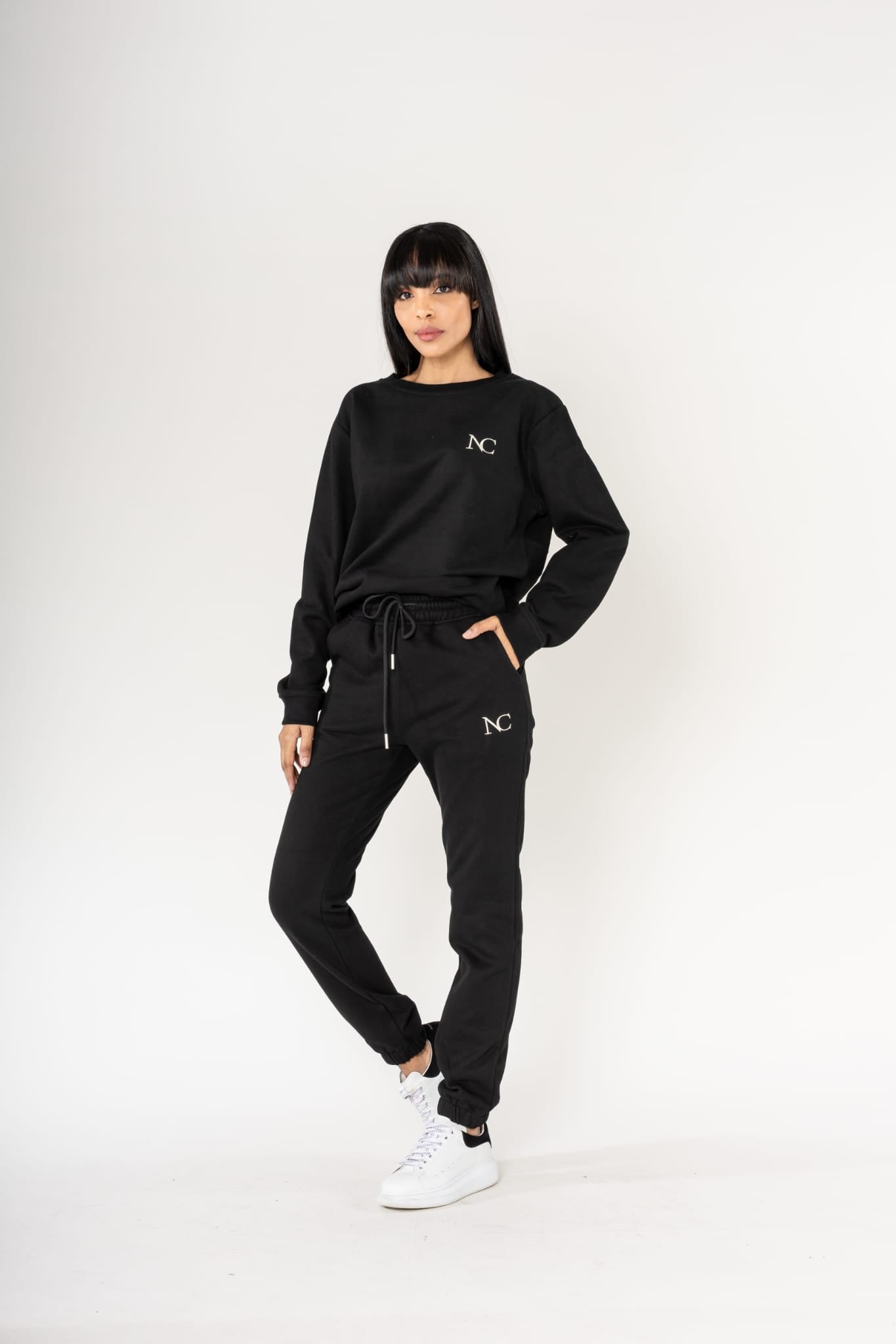 Nina Carter | Dames | Huispak - Jogging pak | aangesloten pijpen | 2 delig | Zwart