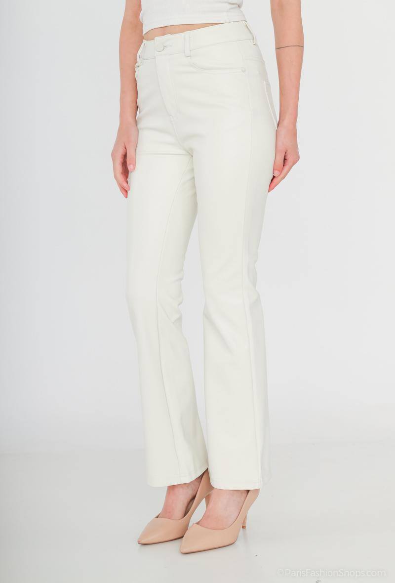 Softy Paris | Dames | Coated Leren - Flared pants | Creme | 7/8 Enkellengte